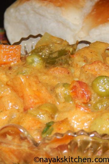 Mixed Vegetable Kurma in a glass bowl served with ladi pav or bread