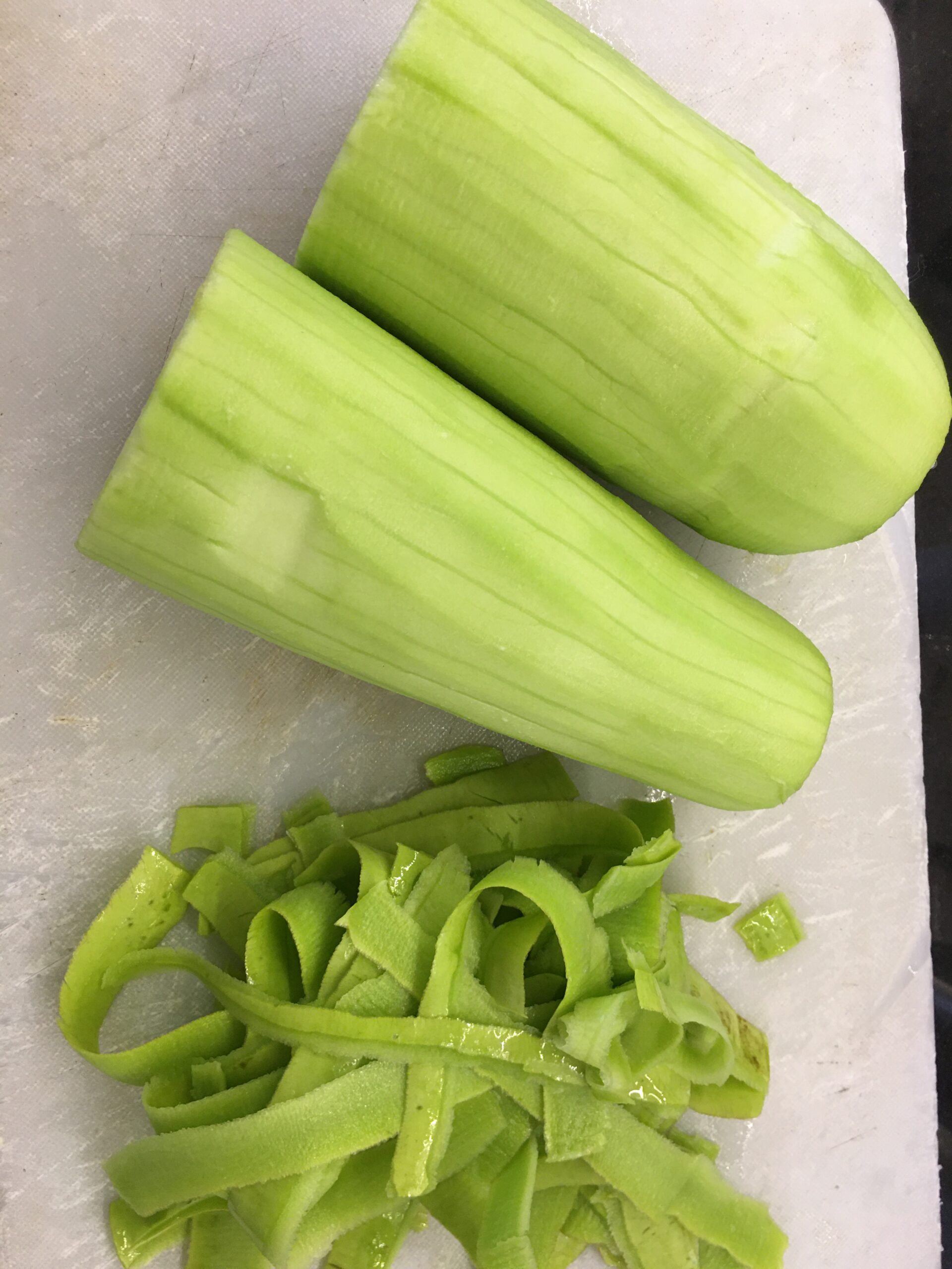 Peeled bottle gourd/dudhi