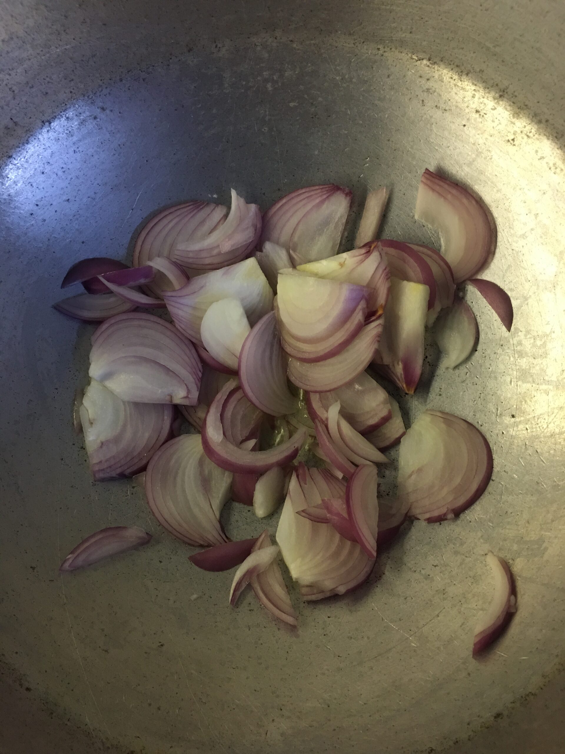 Frying sliced onion in oil