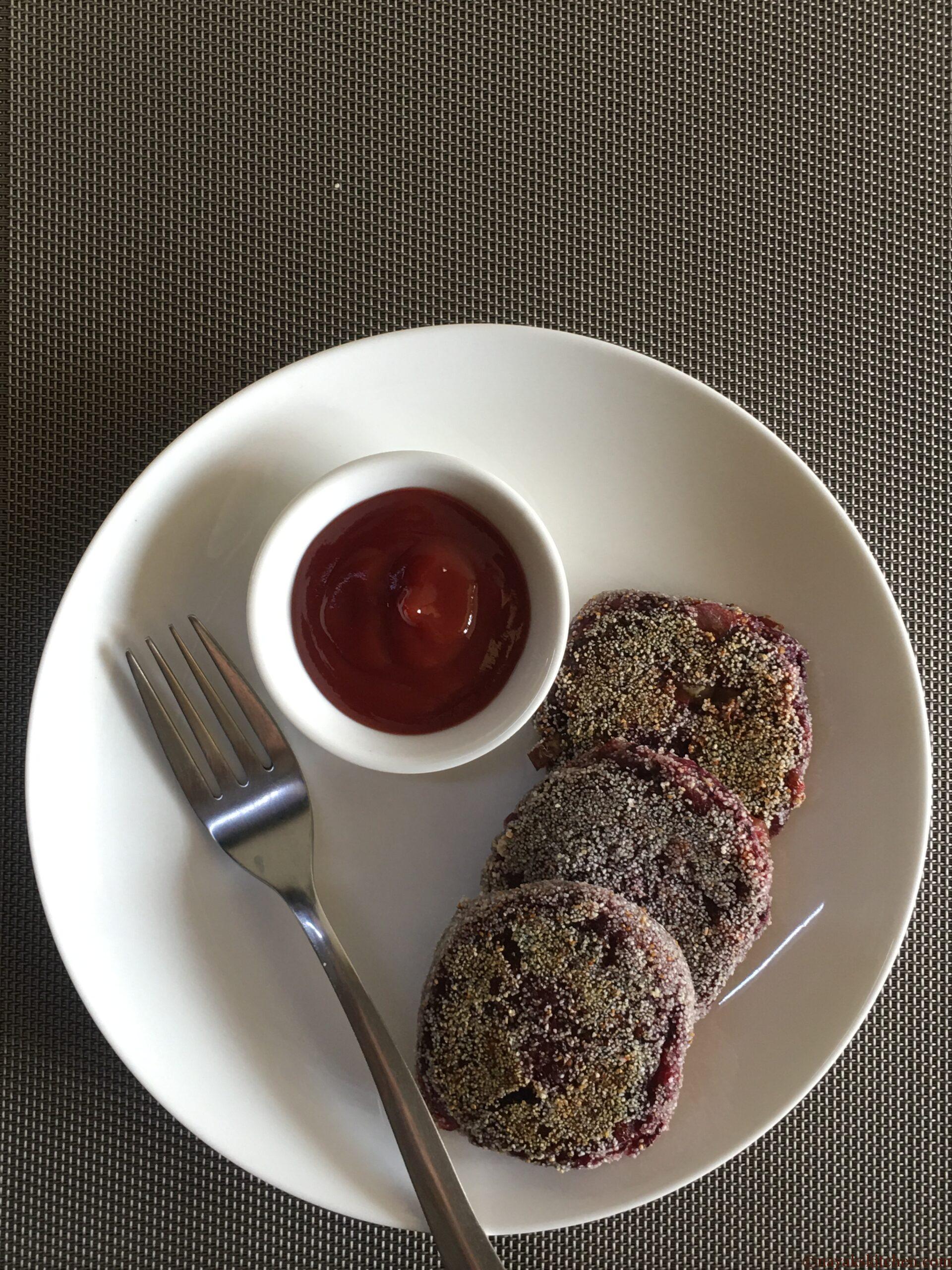Beetroot cutlets served in a plate