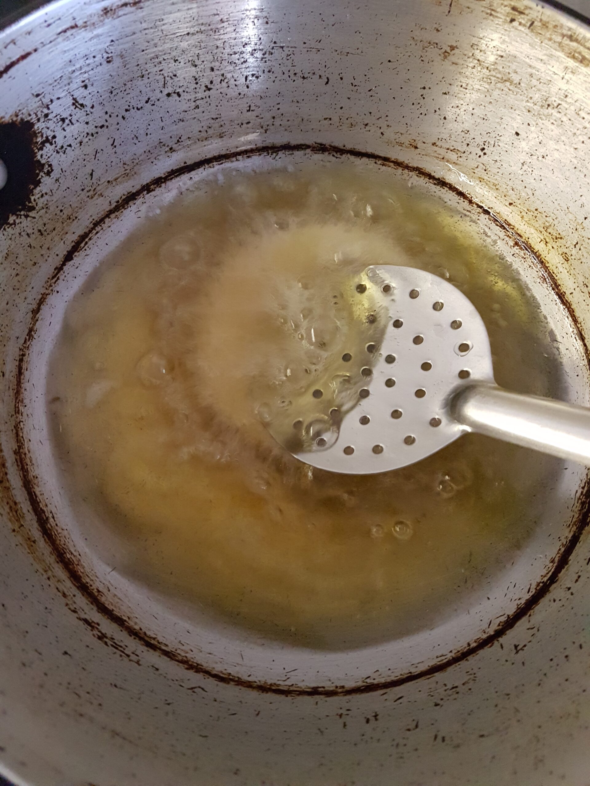 Puffing the pooris by pressing them