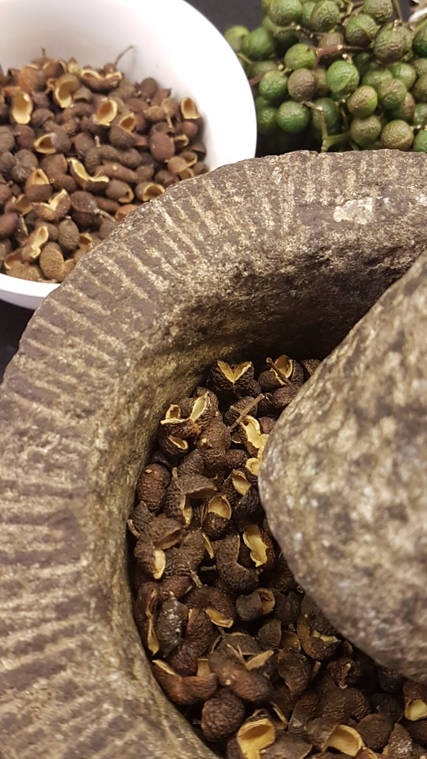 Crushing teppal/tefla in a mortar-pestle