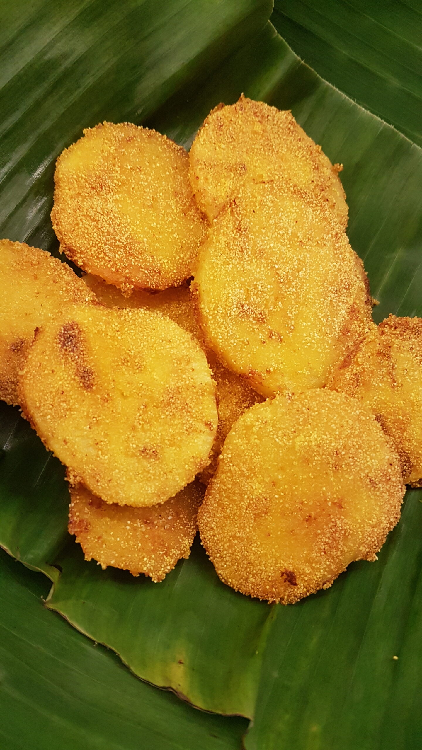 Batat fodi served on banana leaf