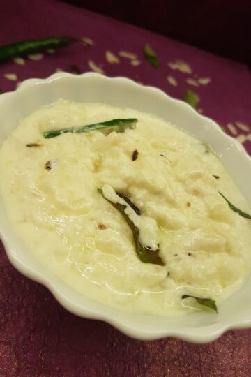 Dhayatle Fov served in a bowl