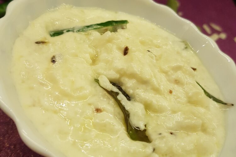 Dhayatle Fov served in a bowl