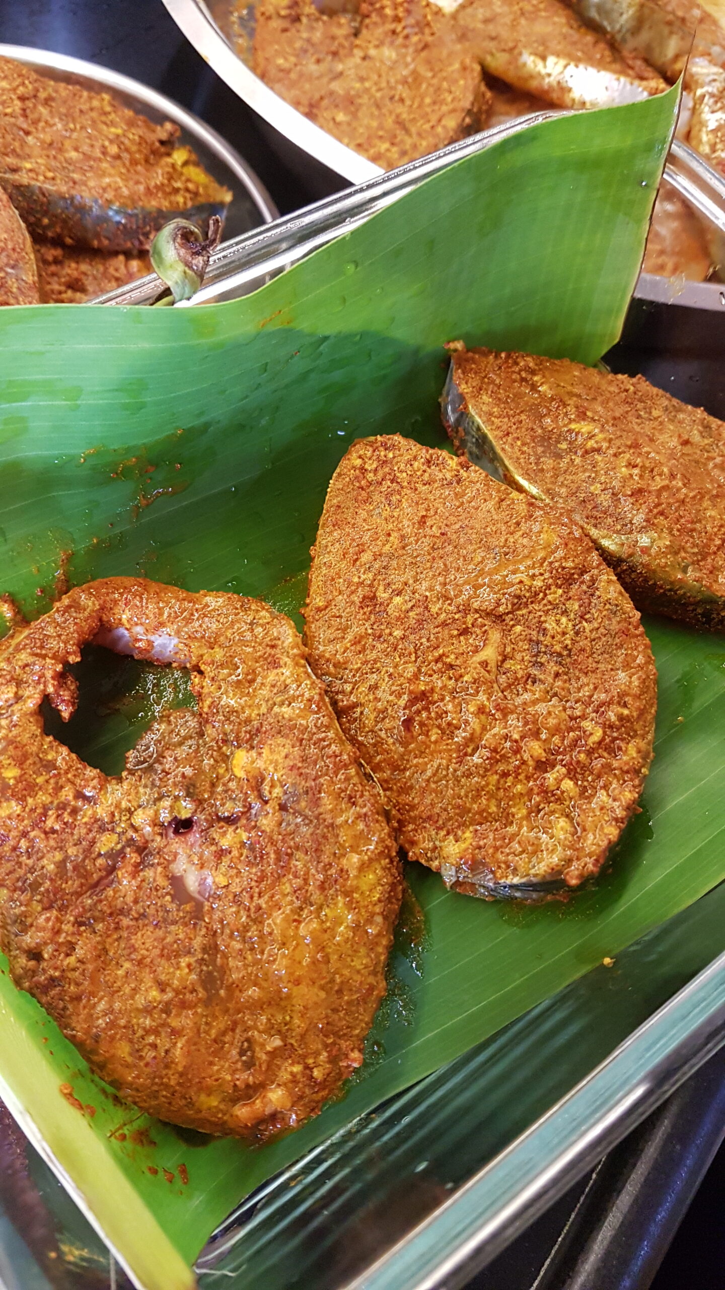 Storing fish using banana leaves