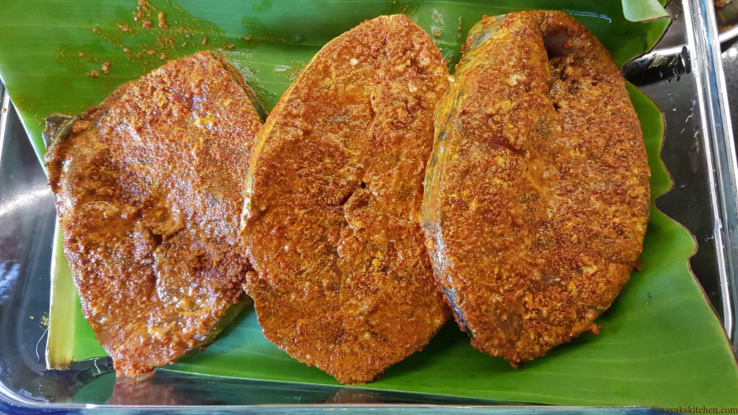 Storing fish using banana leaves