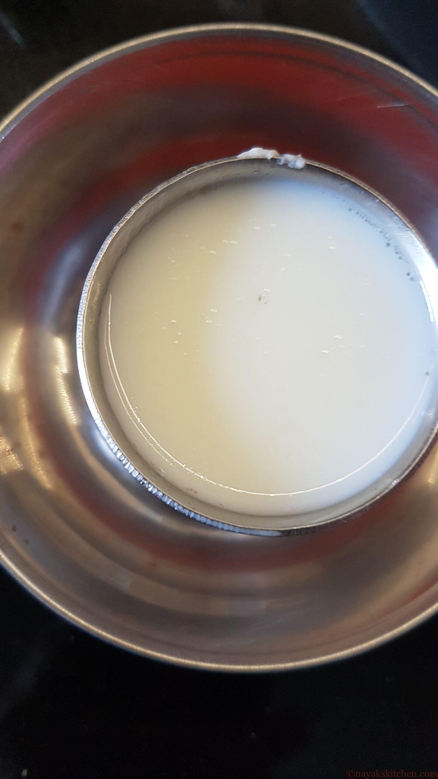 Mixing food colour with milk