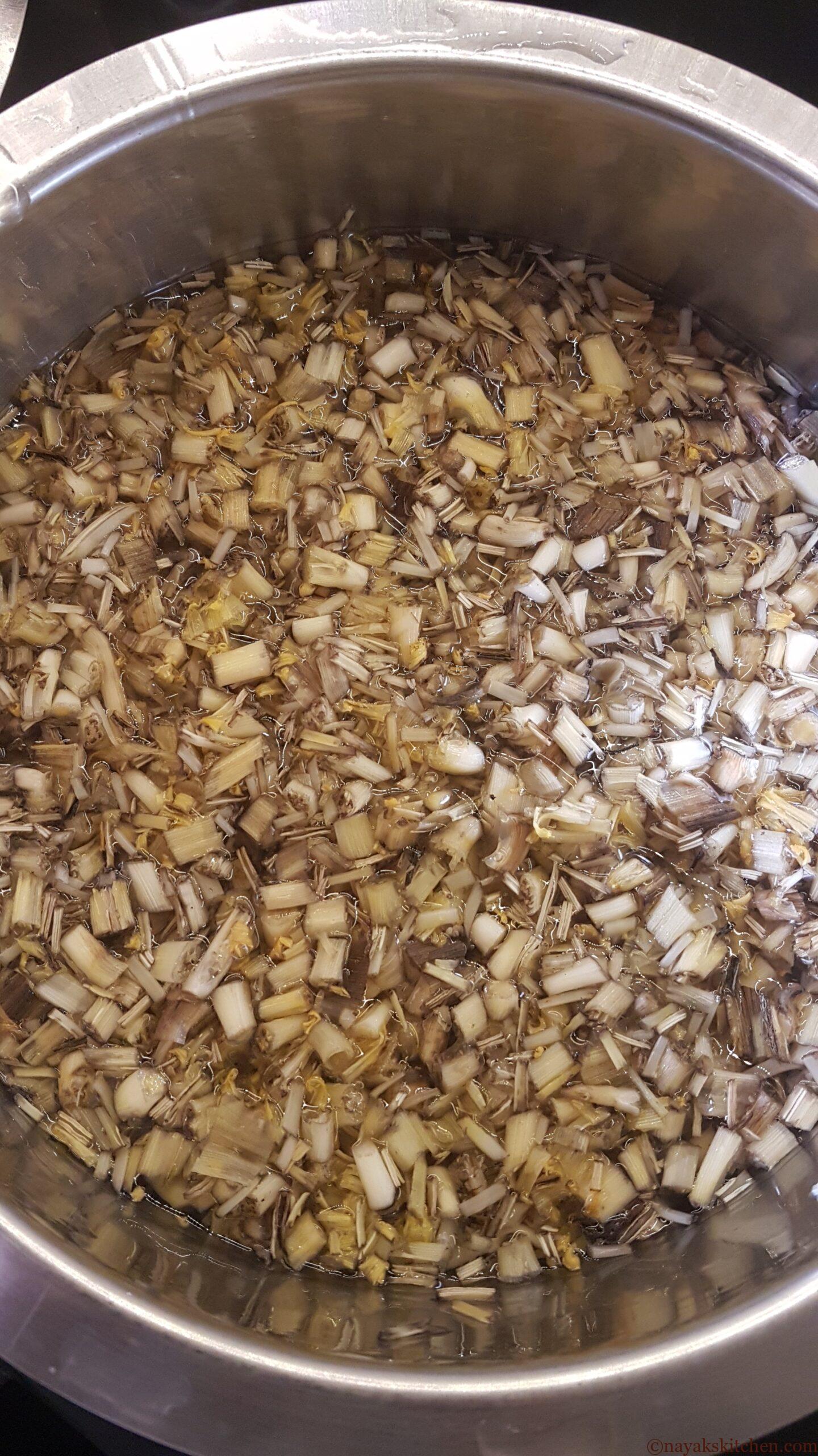 Soaking chopped florets in water