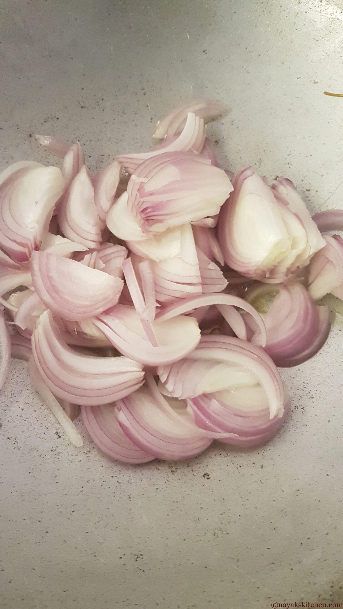 Sautéing onion in oil