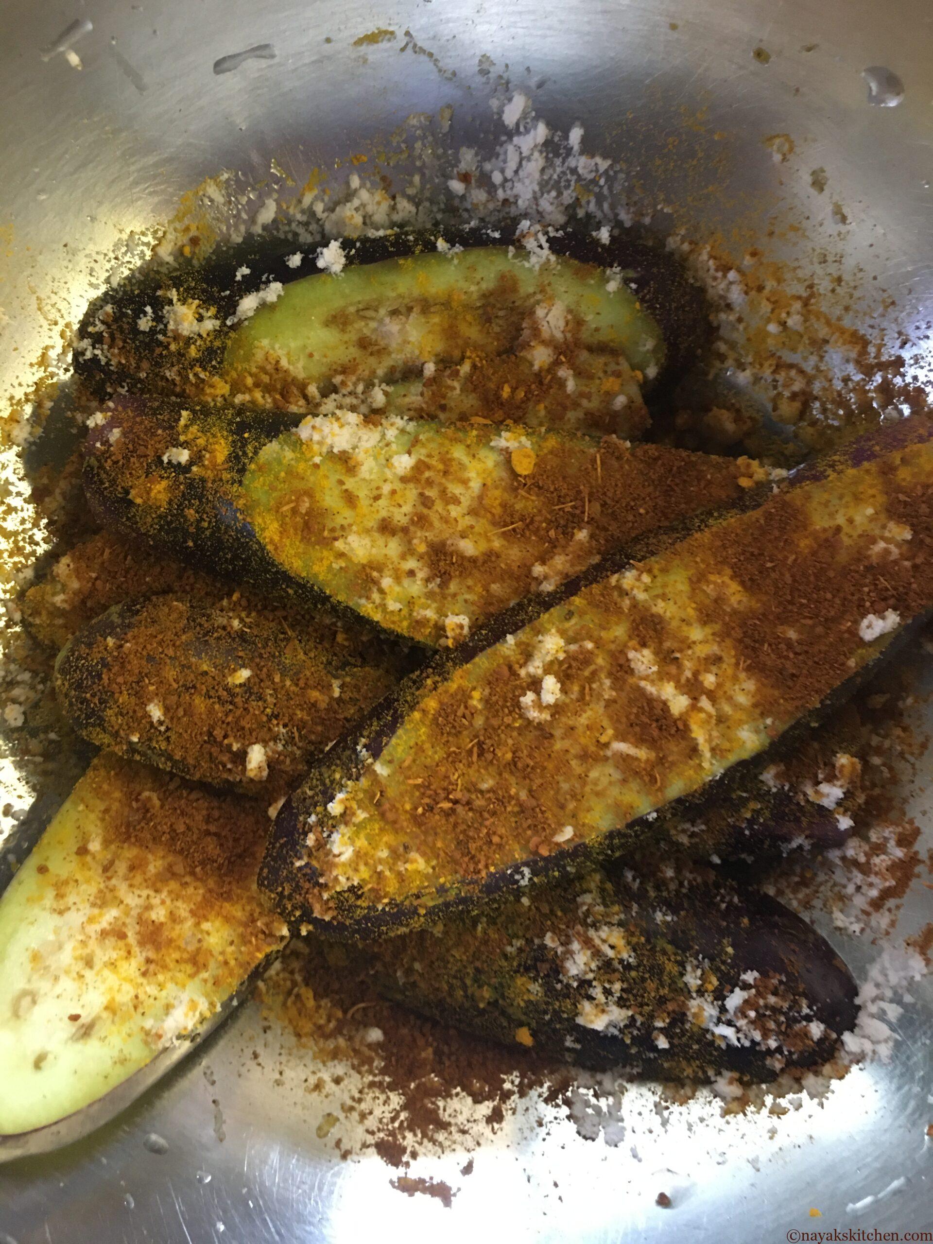 Applying spice powders to brinjal