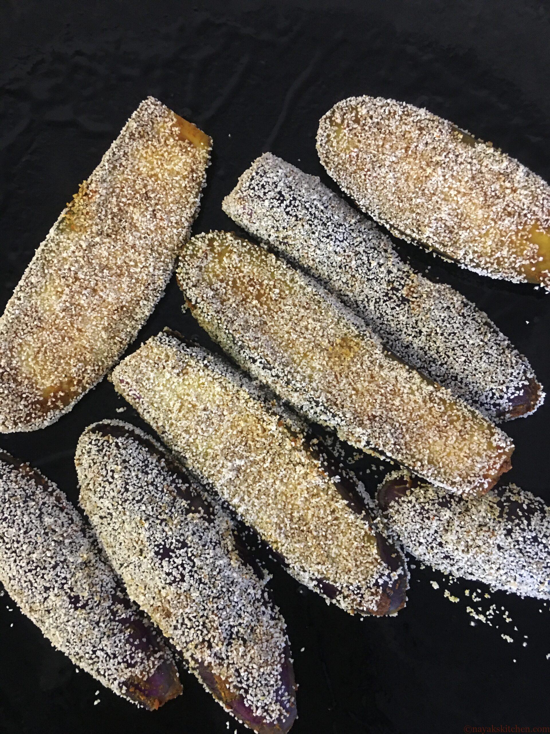 Frying brinjal pieces