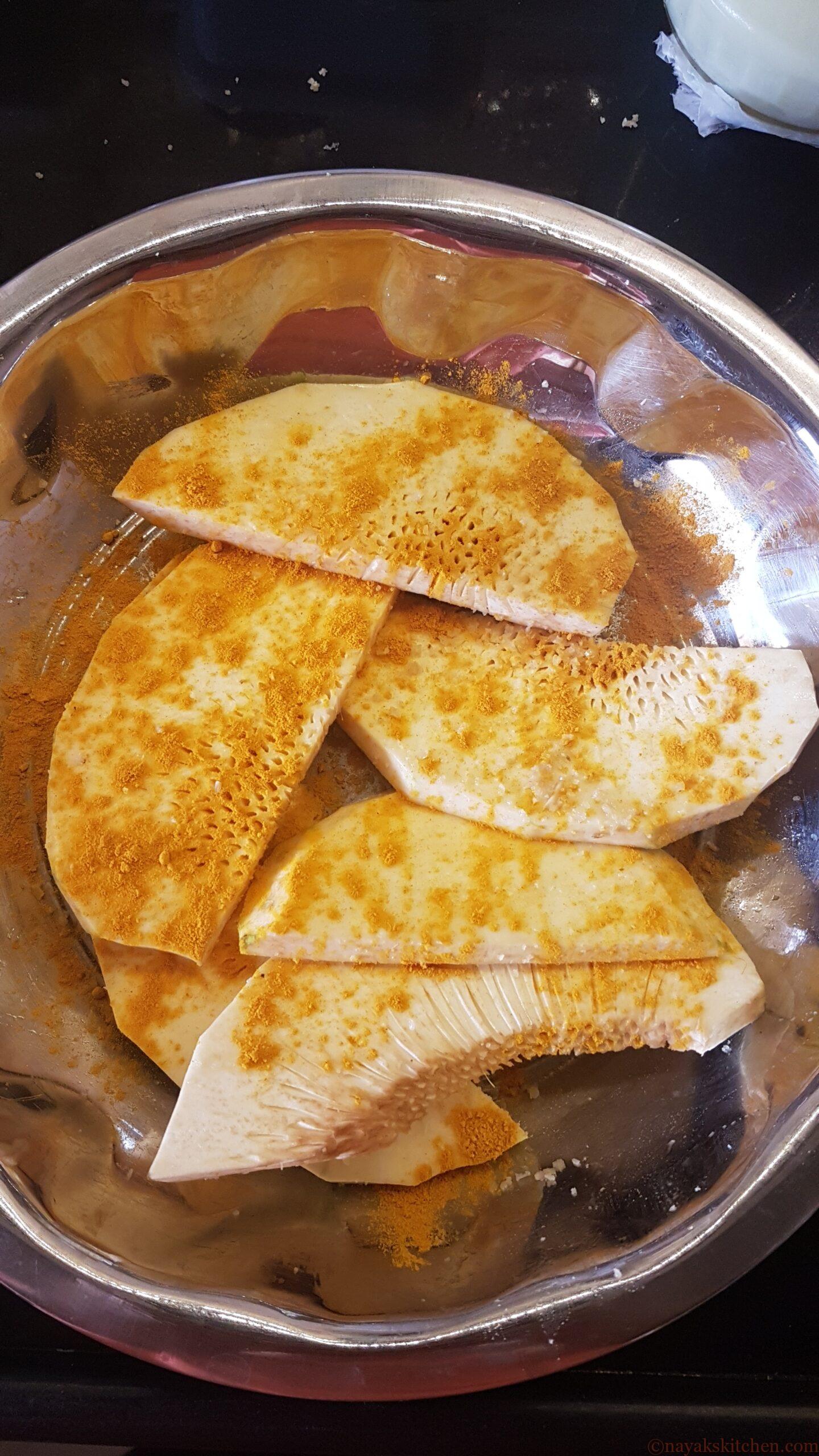 Applying turmeric powder