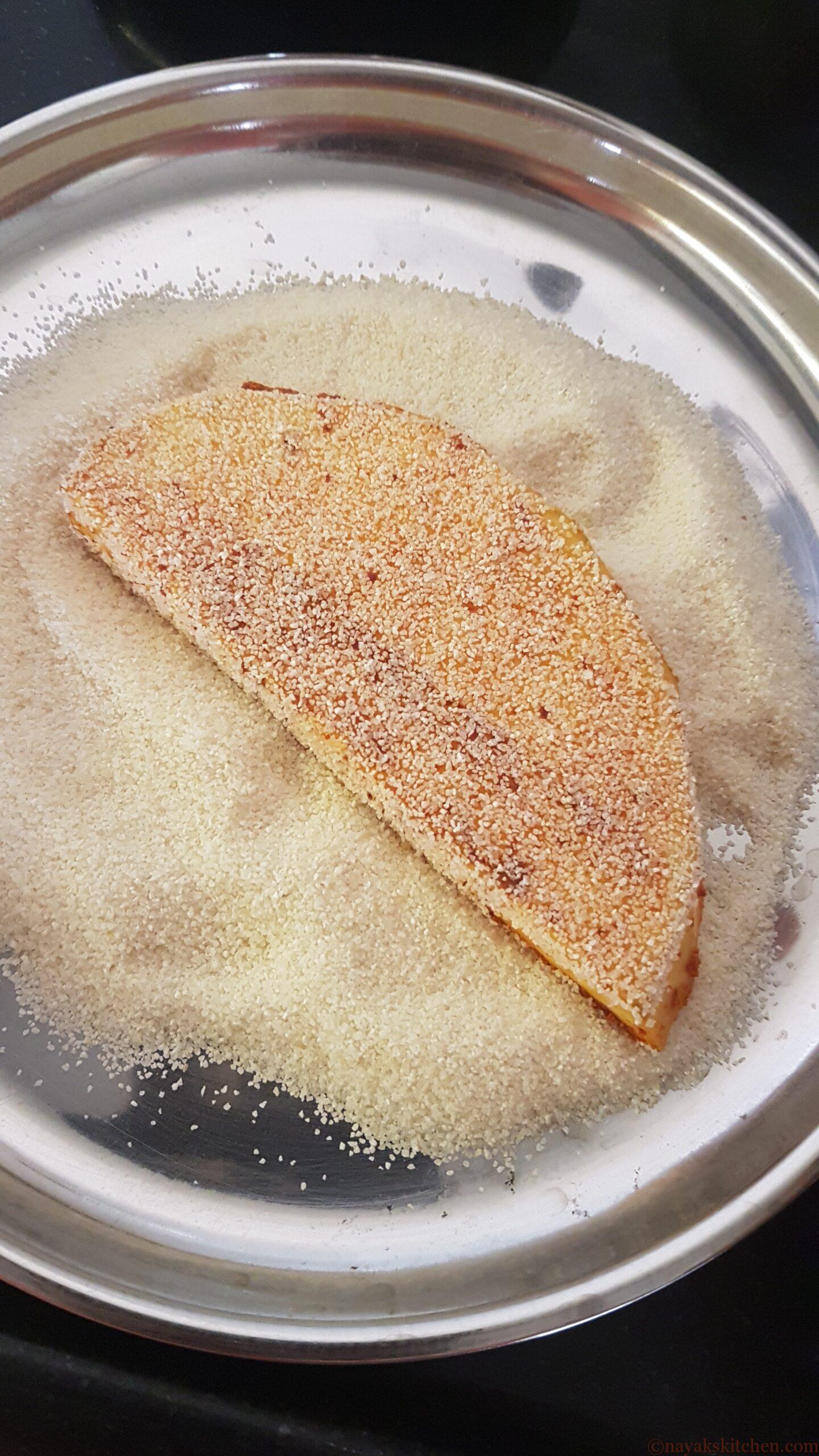Coating breadfruit pieces with rava or semolina