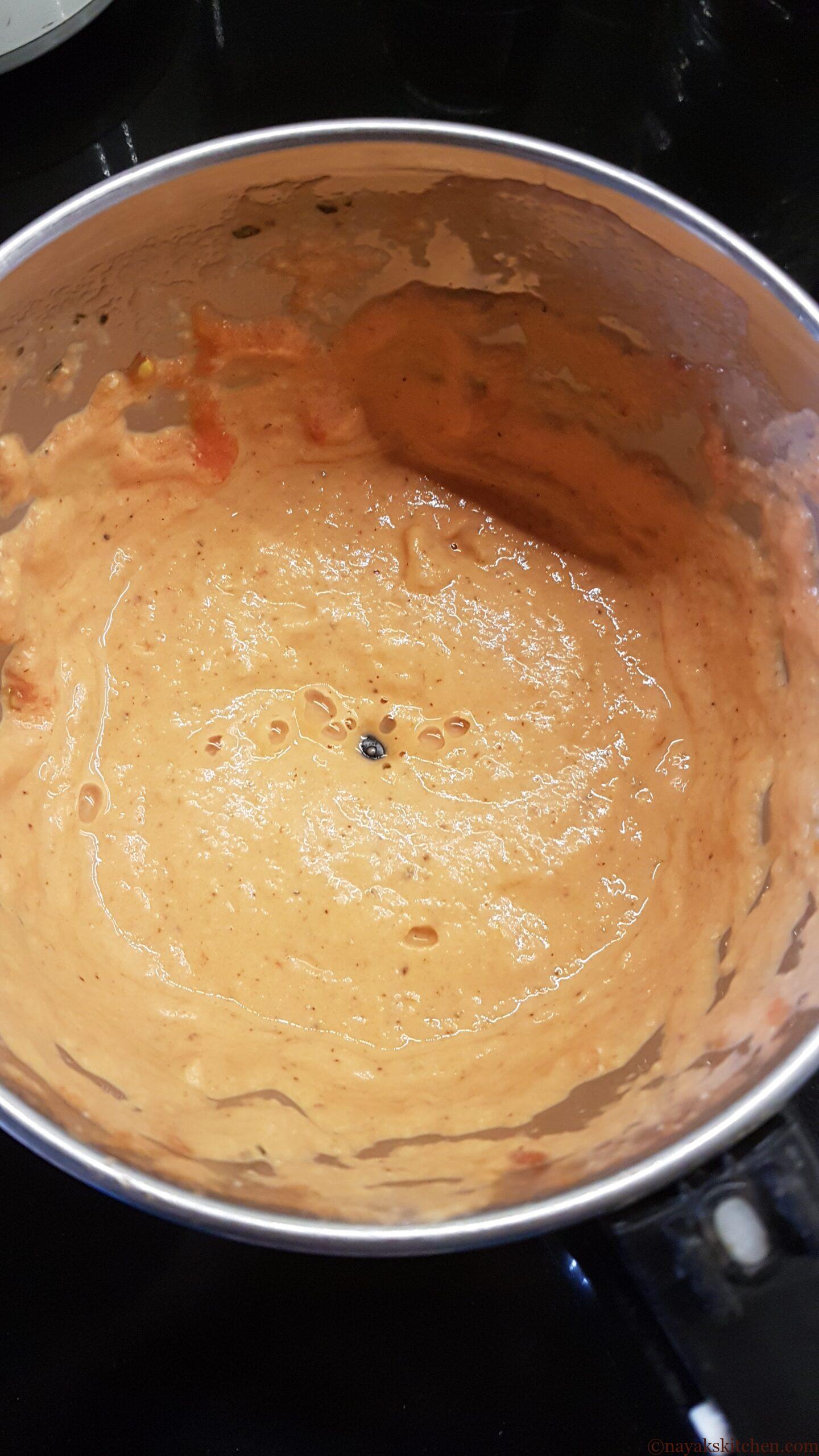 Grinding gravy base to a smooth puree