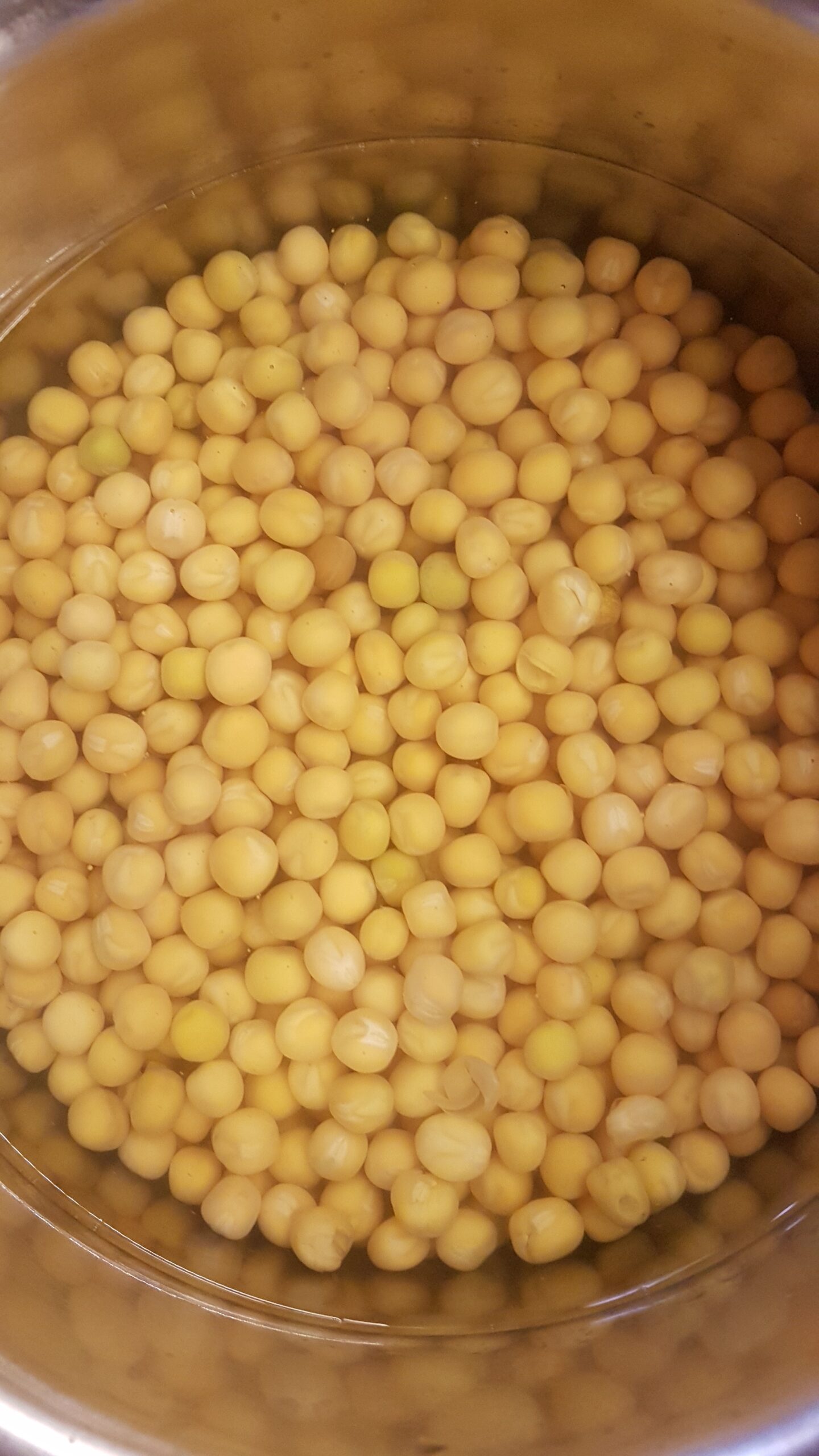 Soaked white peas