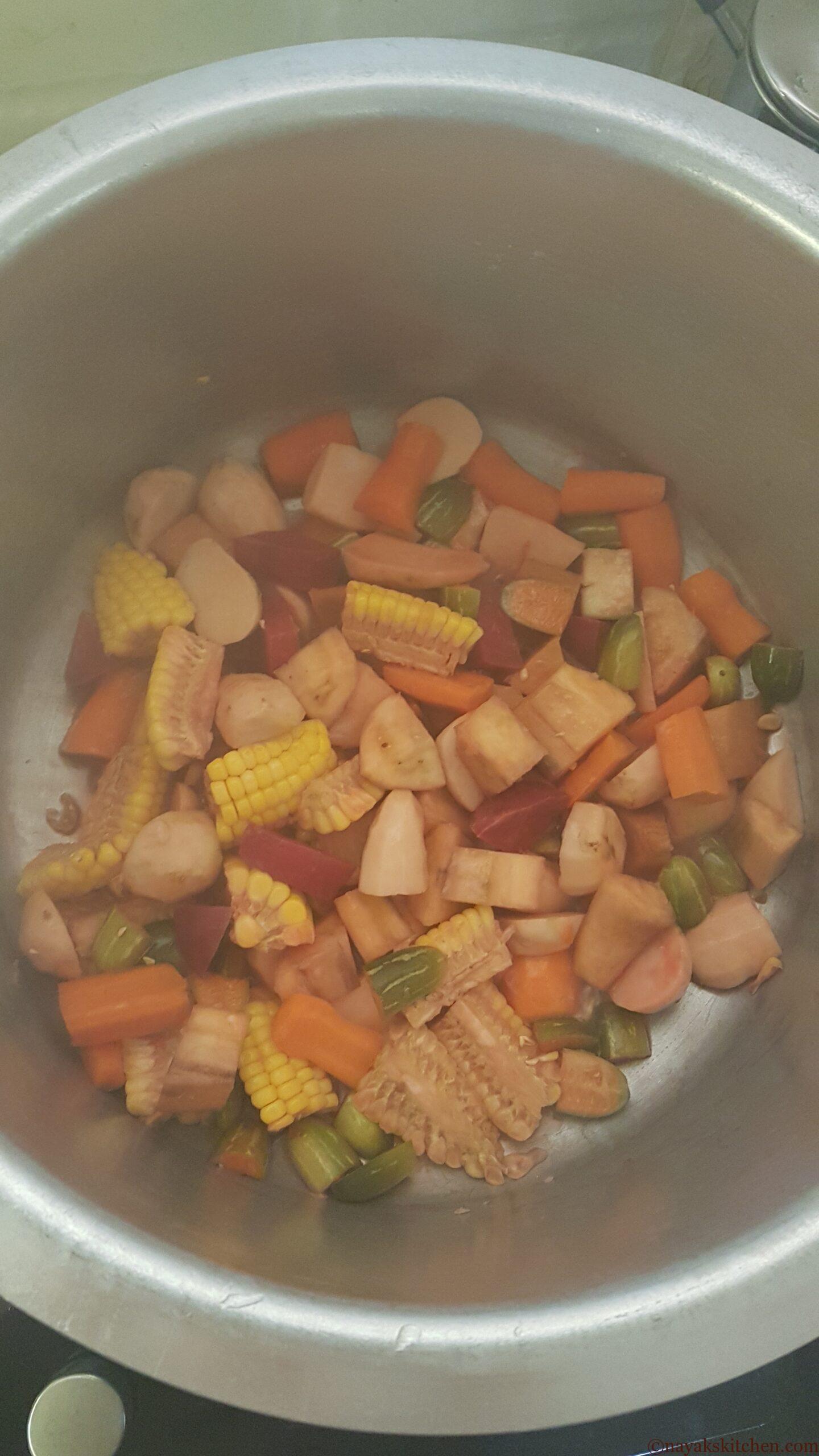 Steaming veggies for Khatkhate