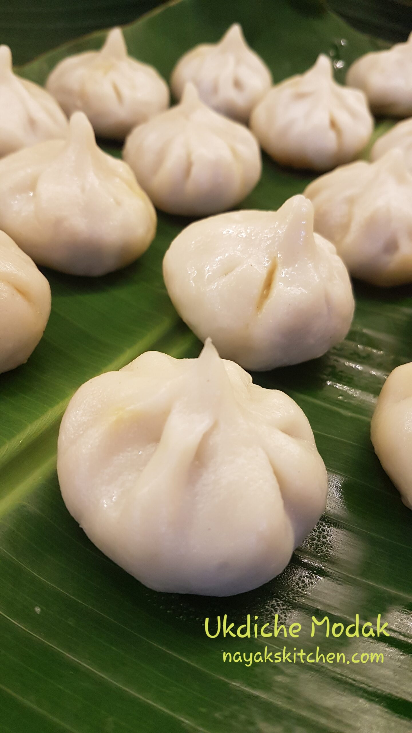 Ukdiche Modak served on banana leaf