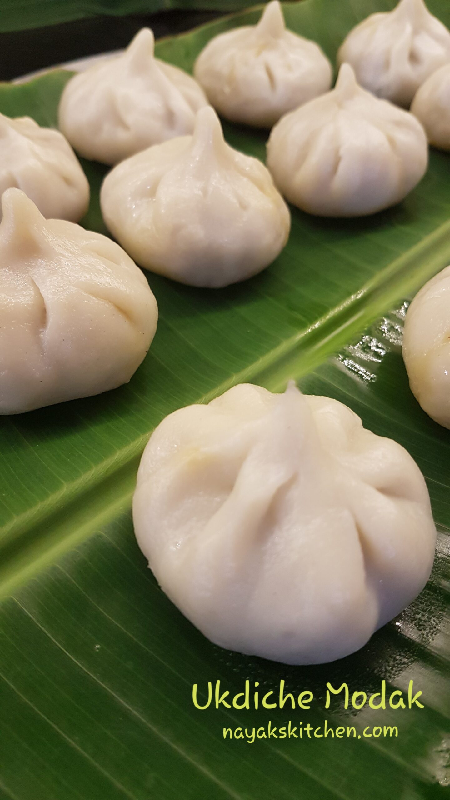 Ukdiche Modak served on banana leaf