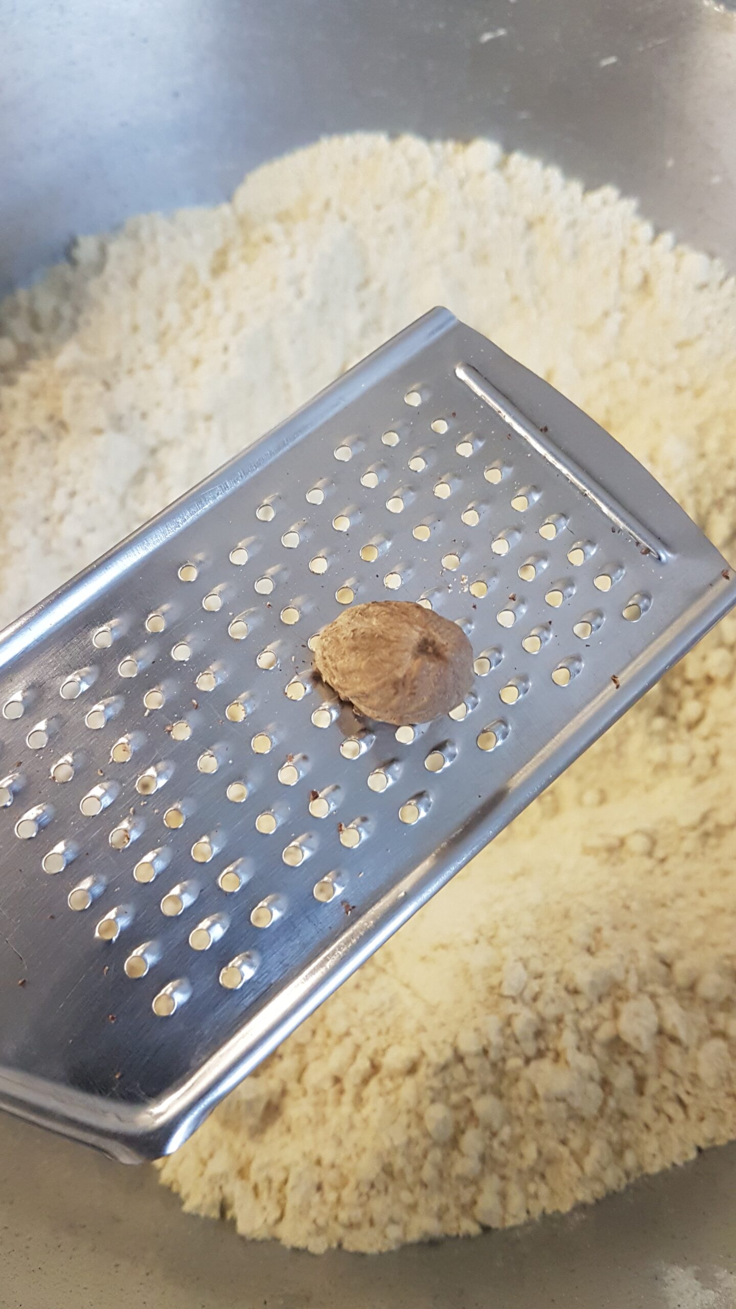 Adding nutmeg powder