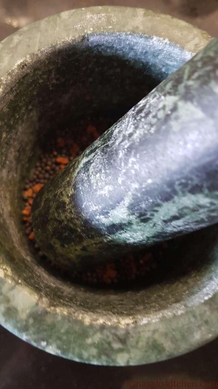 Pounding mustard fenugreek