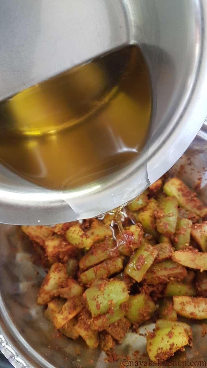 Adding oil to bilimbi mixture