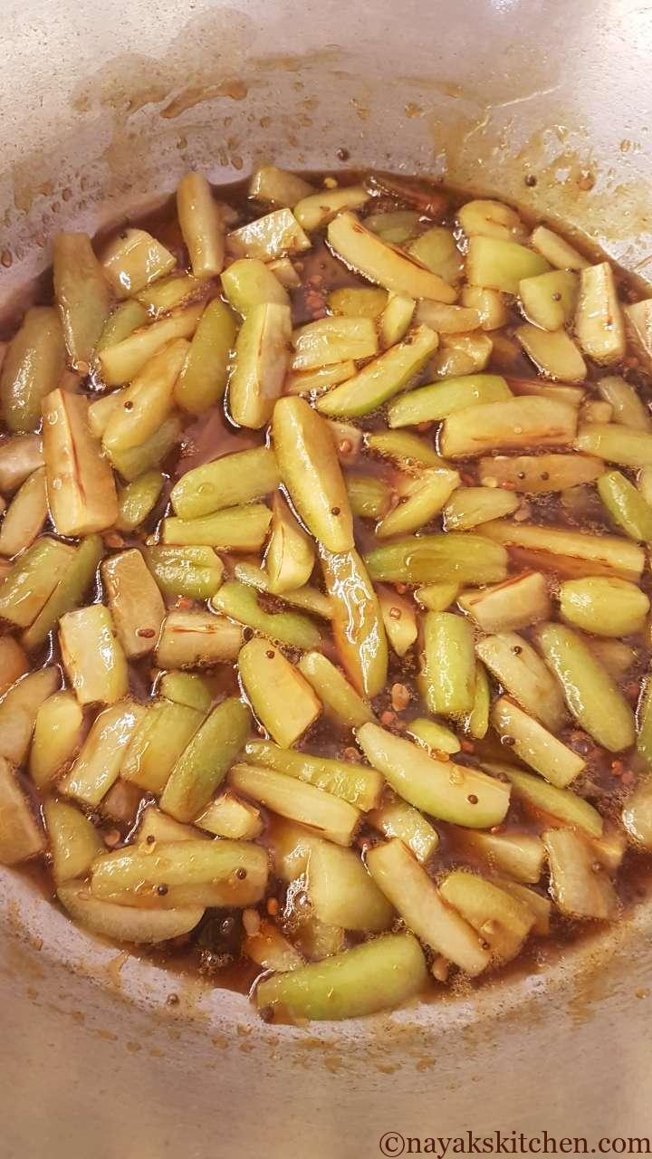 Mixing bilimbi well in jaggery syrup