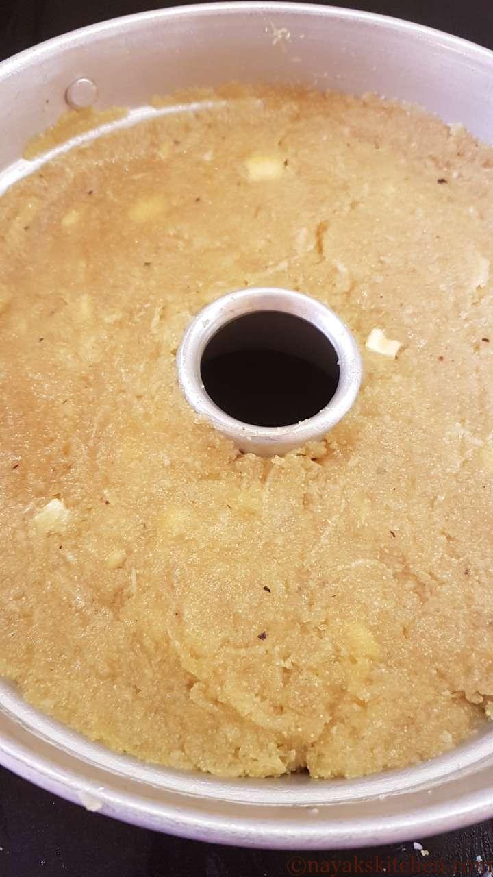 Levelled mixture in the cake pot