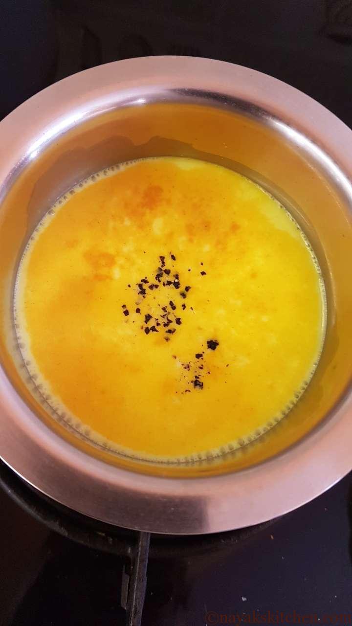 Crushed pepper in milk