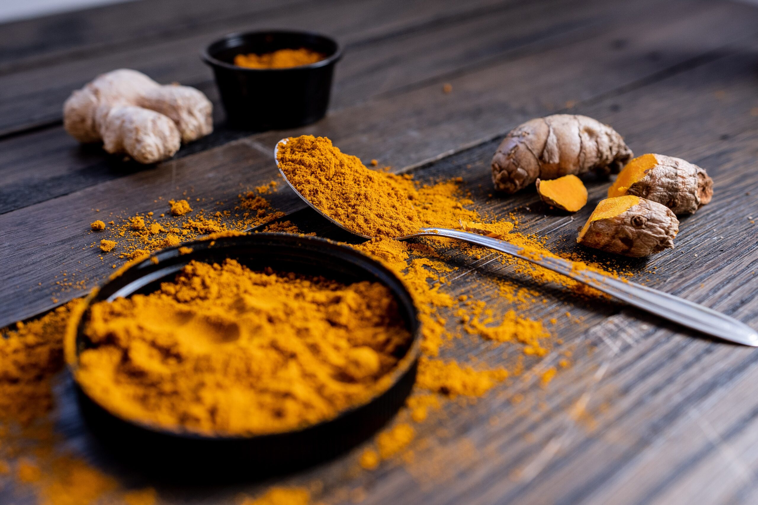 Turmeric powder and turmeric roots