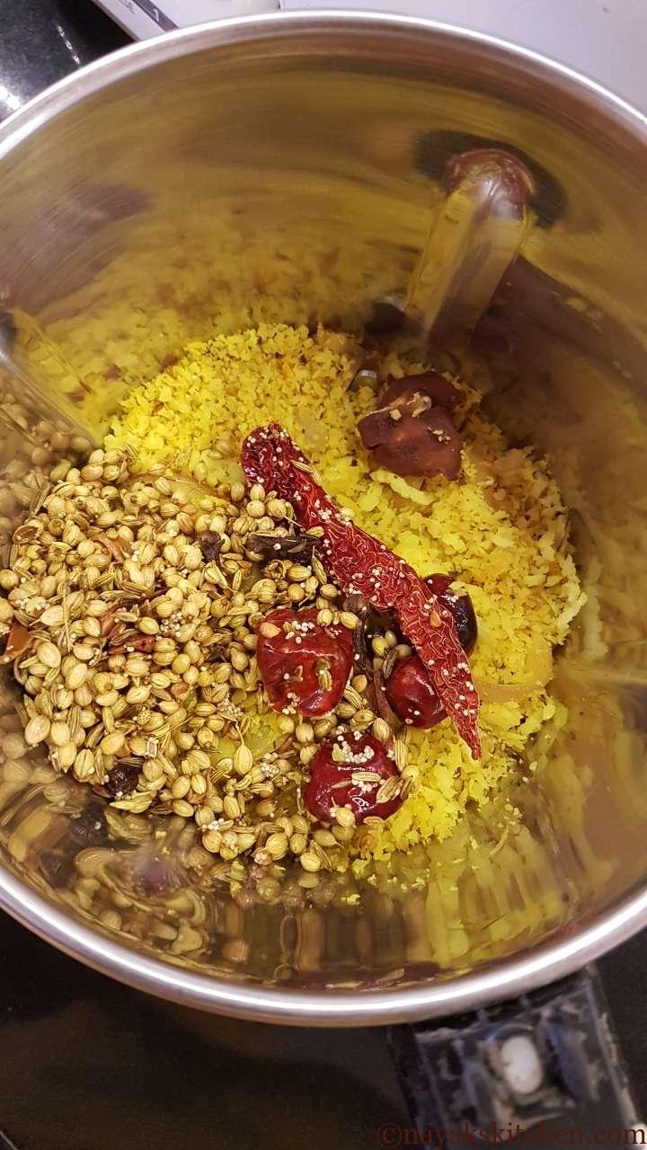Roasted coconut and spices in a mixie jar.