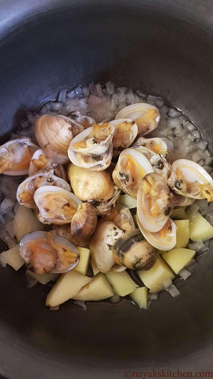 Adding clams (tisreo) to boiled potato and onion