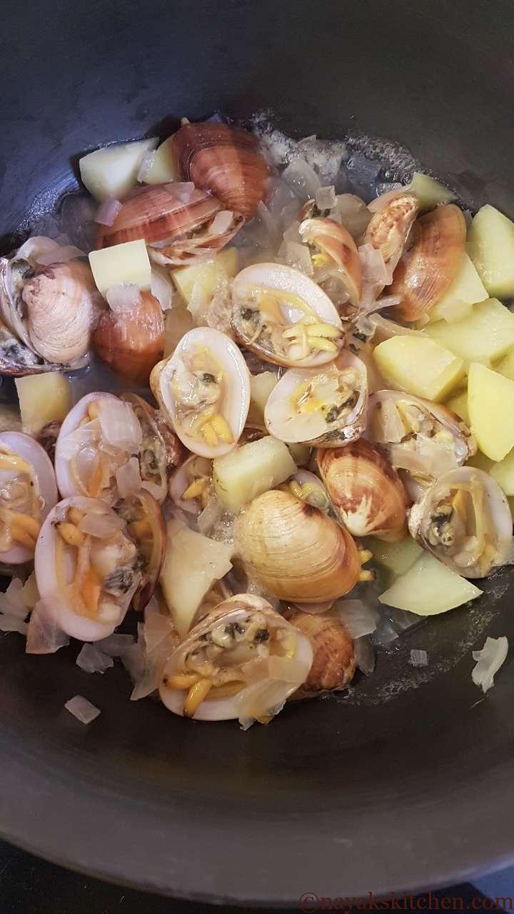 Steamed clams in tisrya masala recipe