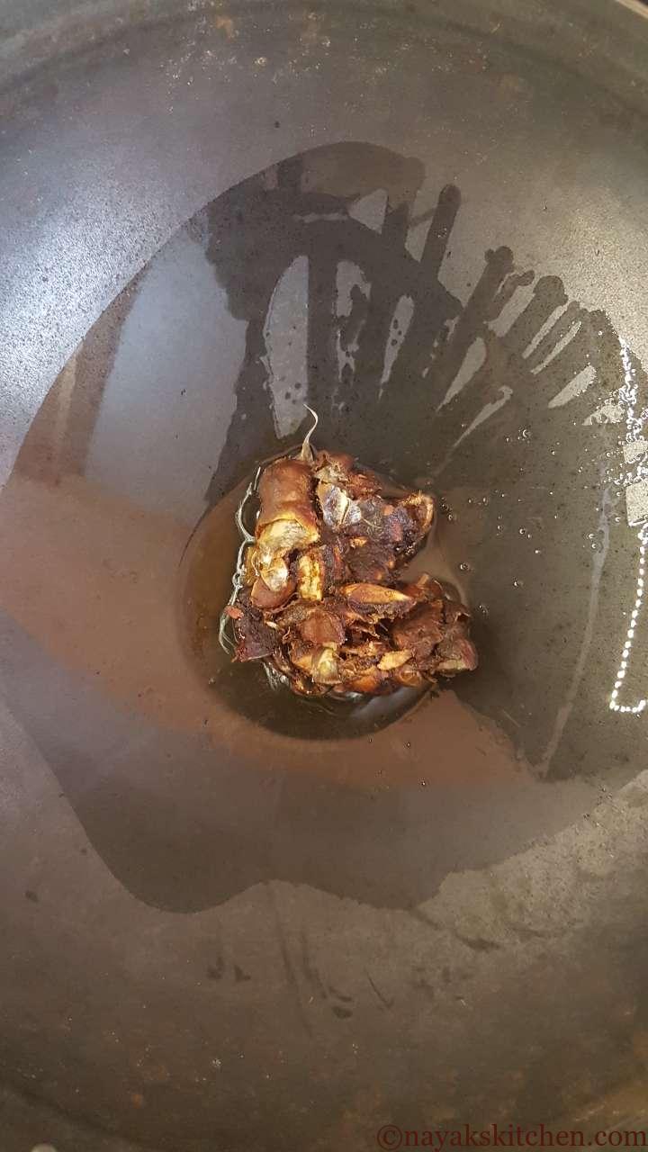 Sauteing tamarind in oil