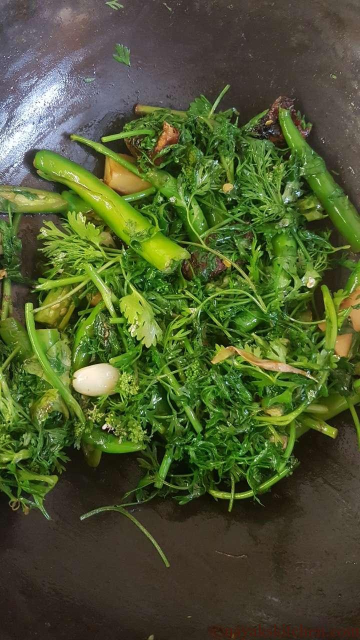 Sauteing coriander, ginger, garlic and green chillies