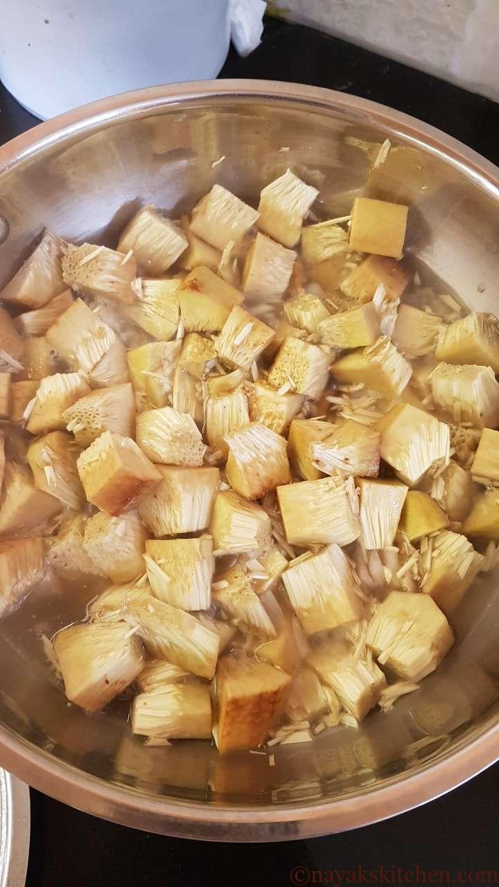 Cooking raw jackfruit pieces