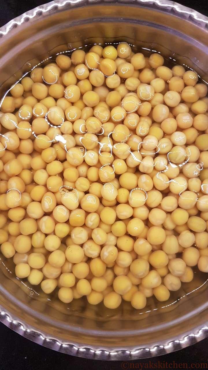 Soaked white peas