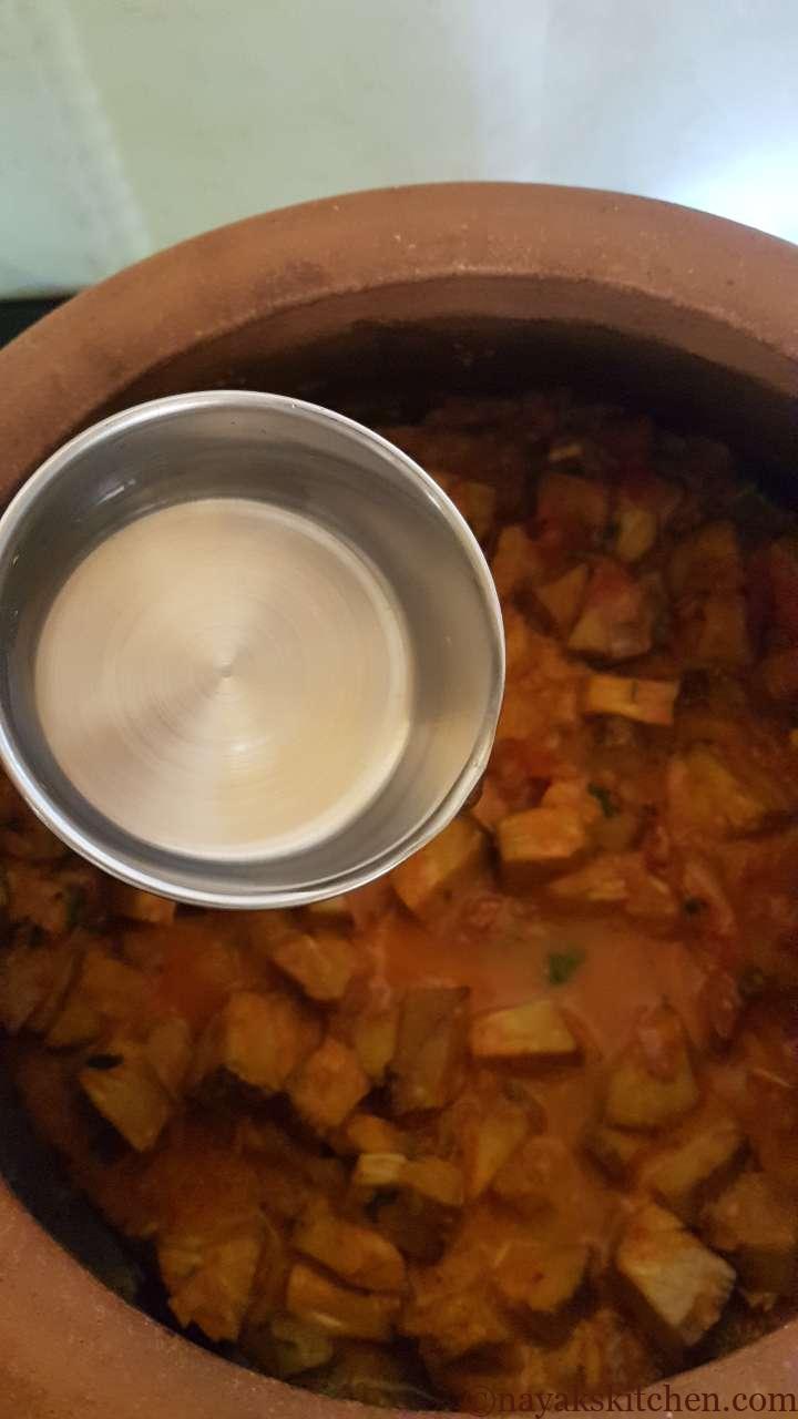 Adding water to jackfruit chunks