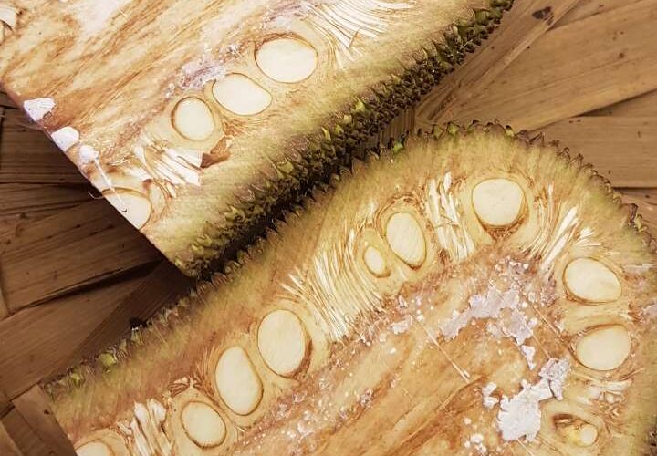 How to cut a raw jackfruit