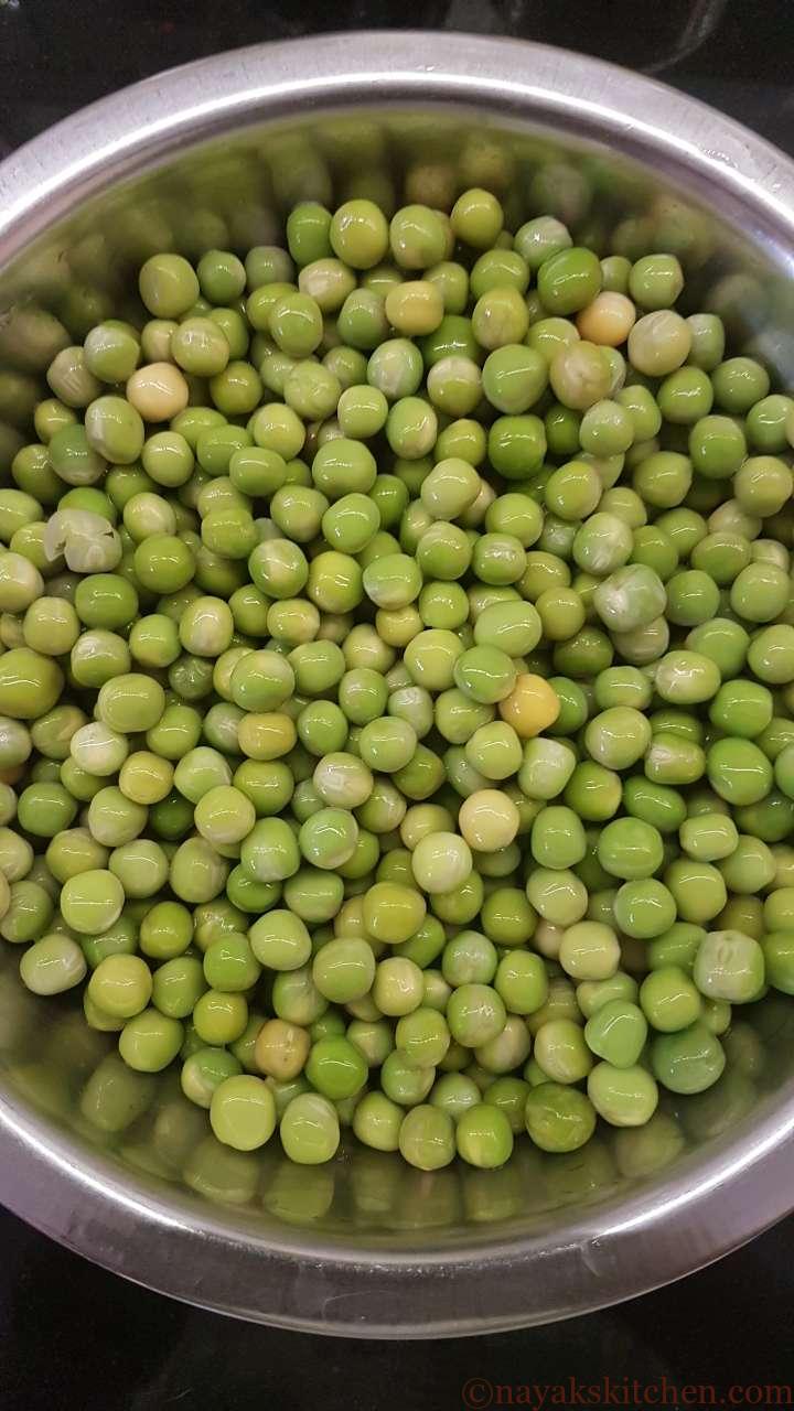 Draining the water from green peas