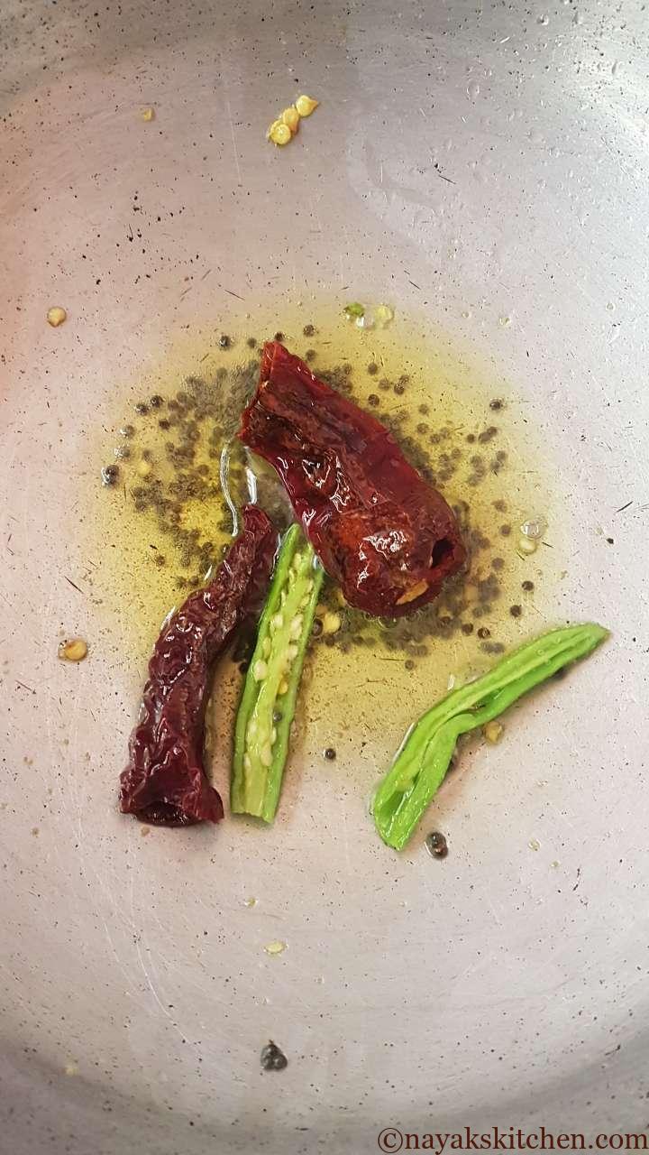 Sauteing red and green chilli