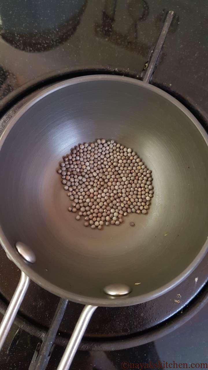 Dry roasted mustard seeds