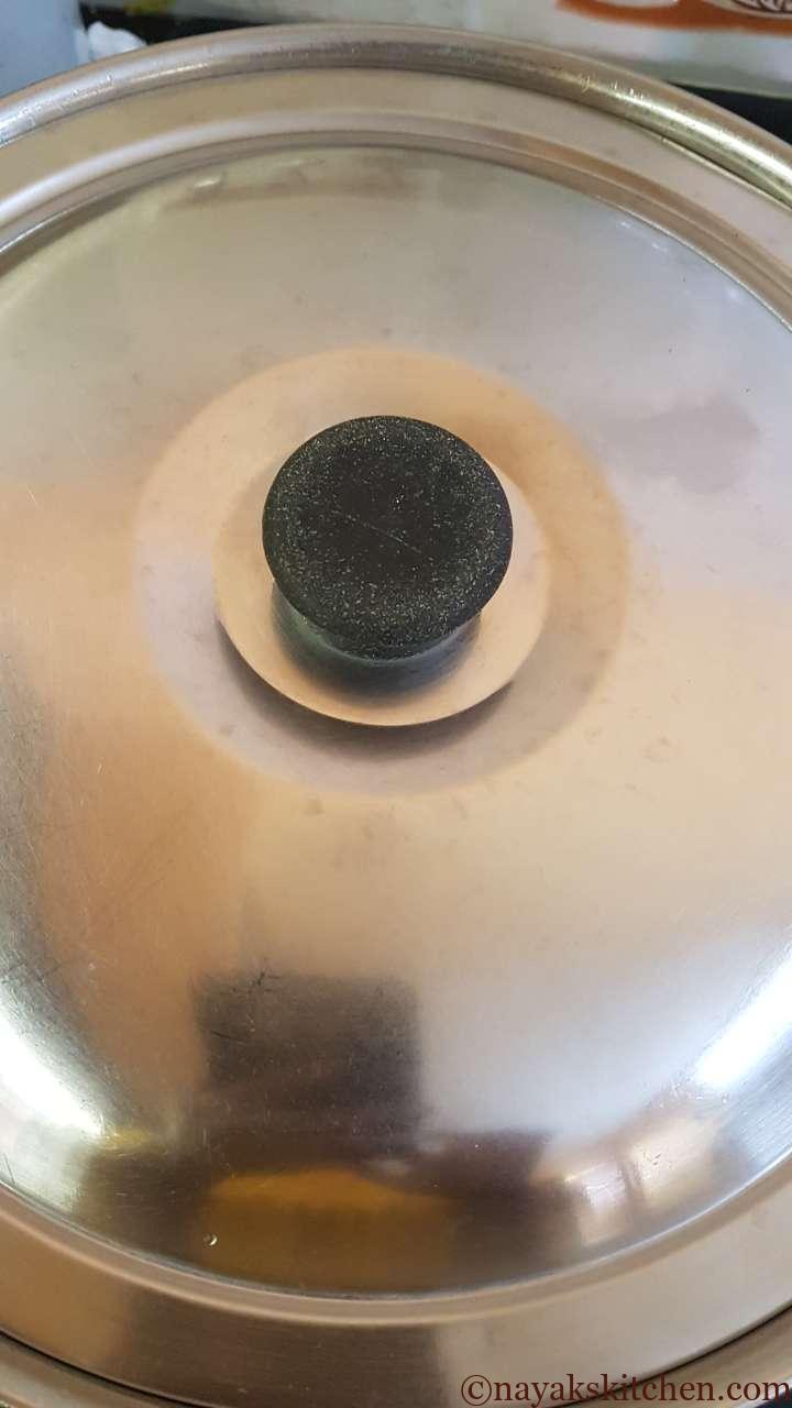 Steaming the ripe mangoes