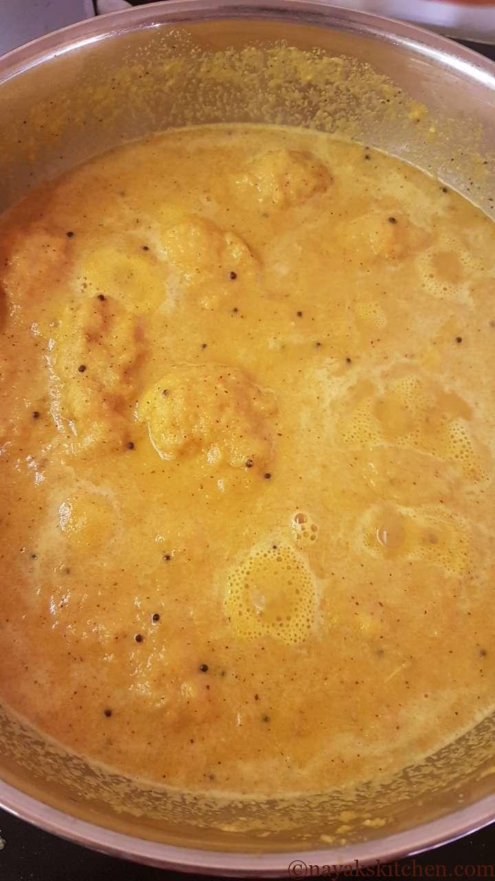 Cooking the ghota-coconut mixture