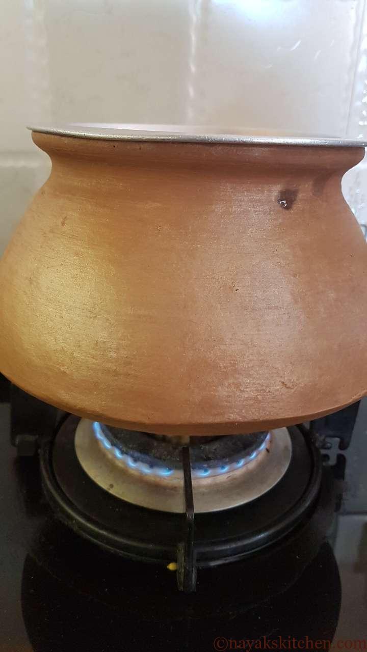 Cooking ladies finger in a mud pot