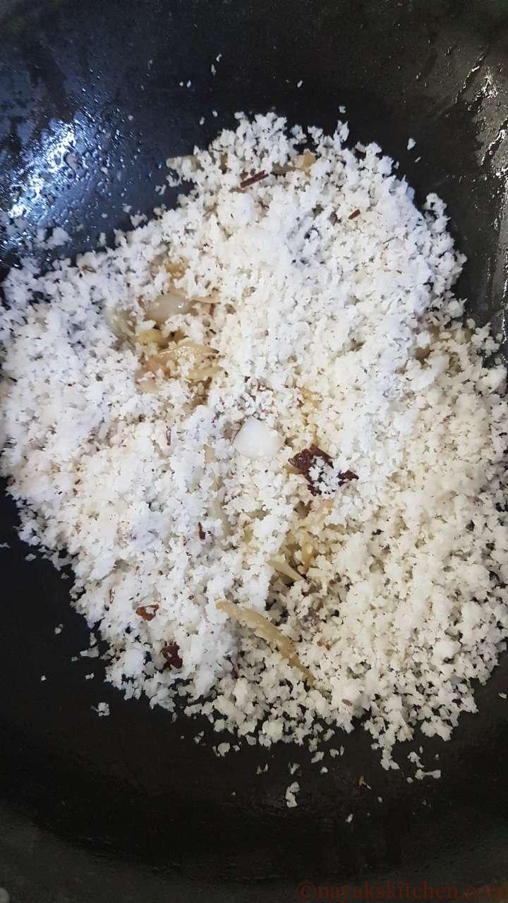 Adding coconut to roasted onion