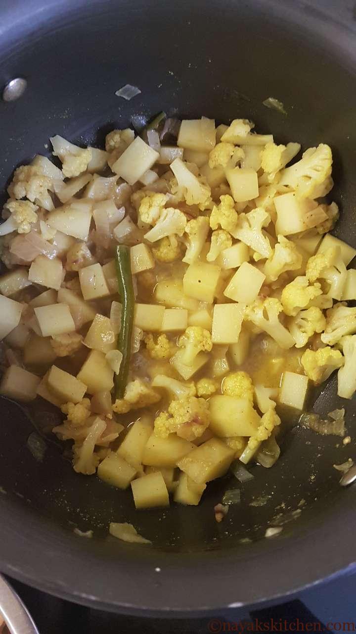 Cooked potato and cauliflower