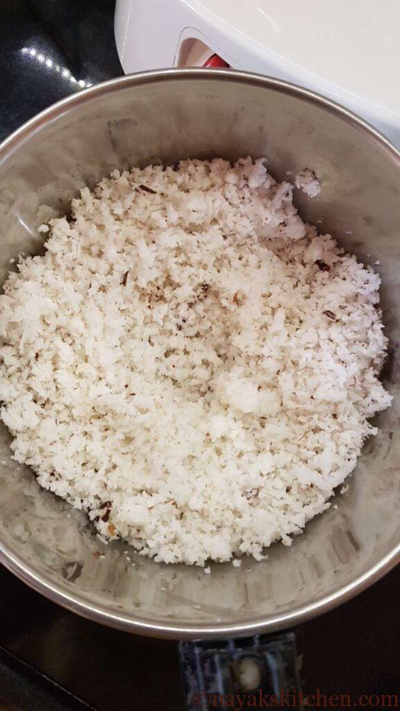 Grated coconut in a mixie