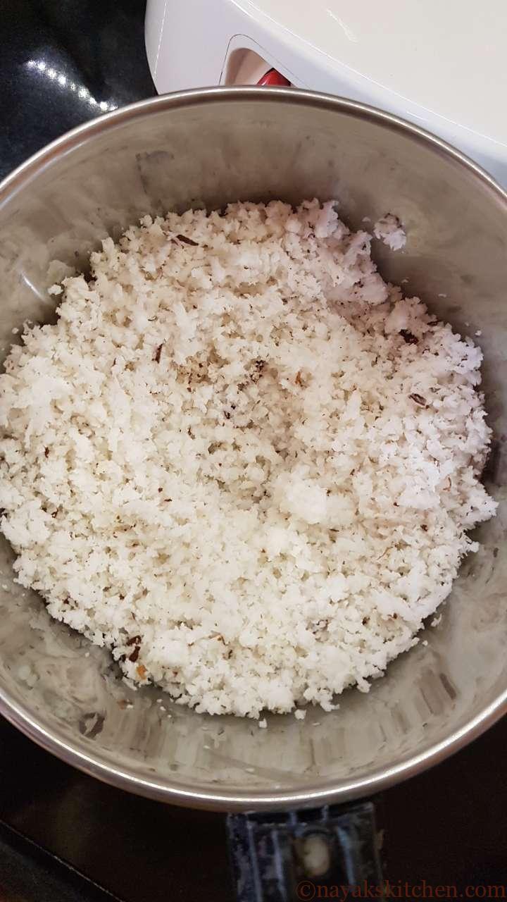 Grated coconut in a mixie