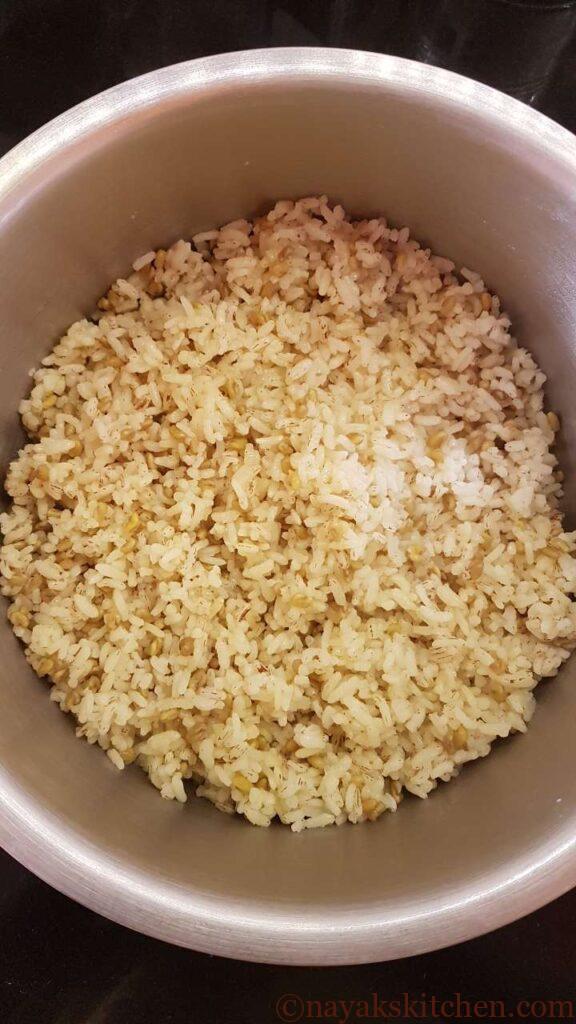 Cooked soft rice and fenugreek in a vessel